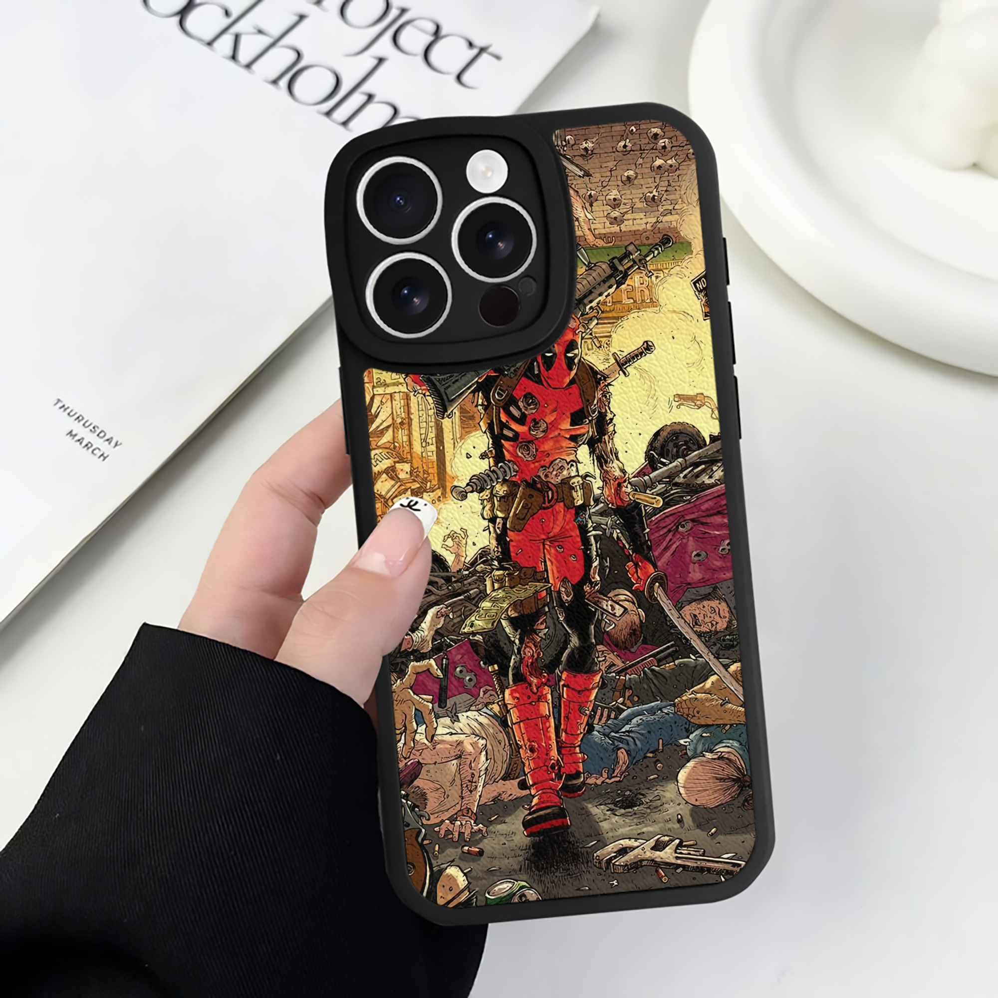 （画像用） Deadpool デッドプール 【iPhone 16シリーズ対応】シリコンスマホケース（レザー調） 材質：シリコン